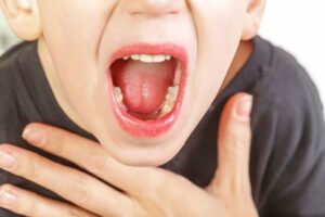 Bệnh tai mũi họng cũng là nguyên nhân gây chậm nói